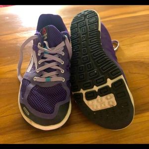 Women’s Size 8M worn a few times!  Reebok Duragrip tennis shoes❣️